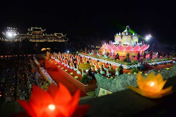 La célébration de l'anniversaire du Bouddha au Vietnam.