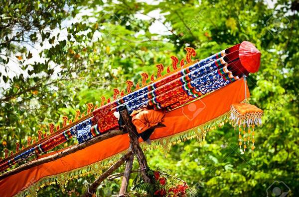 Fusées dans ce festival Boun Bang Fai Laos