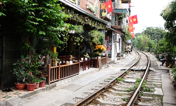 Beauté de la rue du train à Hanoi
