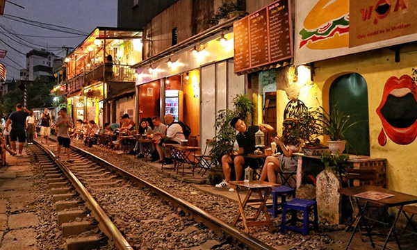Cafe de la rue du train
