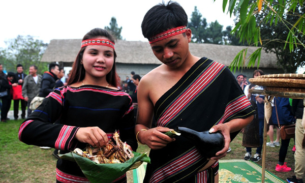 Costume traditionnel des Gia Rai