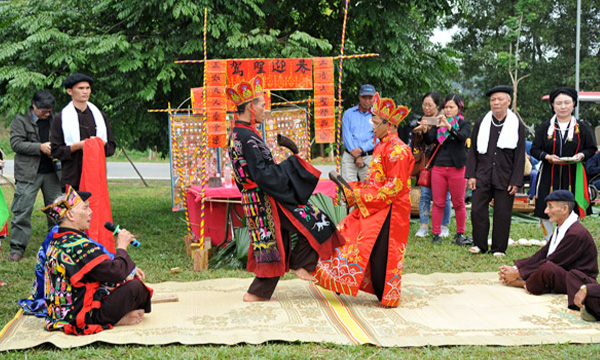 Cérémonie traditionnelle des San Diu