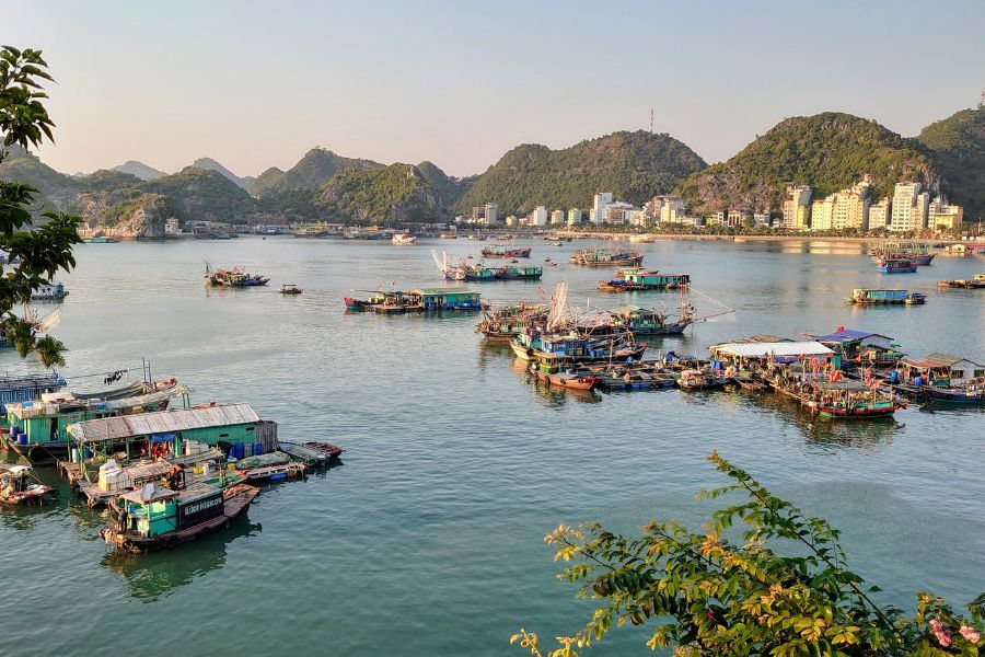 L'île de Cat Ba est un paradis balnéaire incontournable dans le nord du Vietnam.