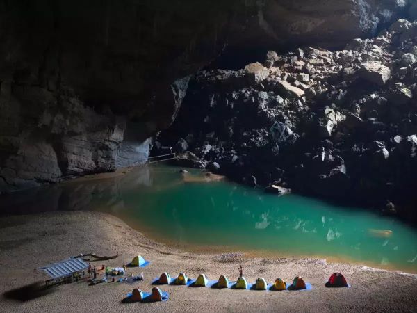 Vivez une nuit de camping « romantique » en voyageant à la grotte Son Doong à Quang Binh
