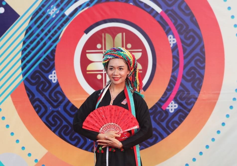 Costumes traditionnels des femmes Nung