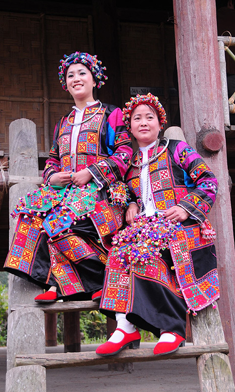 Costumes des Lolo