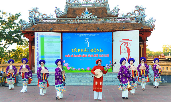 Cérémonie de lancement du Programme autour de l’ao dai à Hué