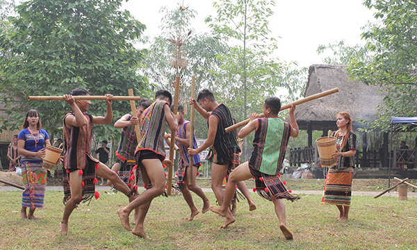 Costumes tradtionnels des Xtieng