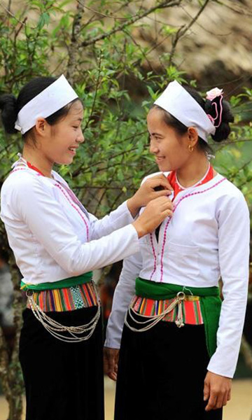 Costumes traditionnels des Muong