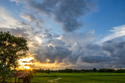 Chassez le coucher de soleil lors d'un trekking à Luang Namtha