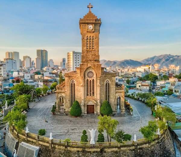 La majestueuse cathédrale de Nha Trang, idéale pour une sortie culturelle.