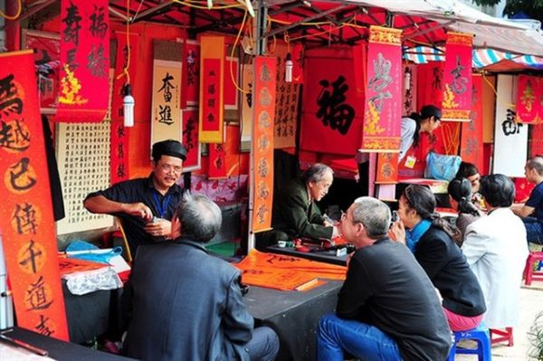 Les gens demandent des lettres à Van Mieu, Hanoi