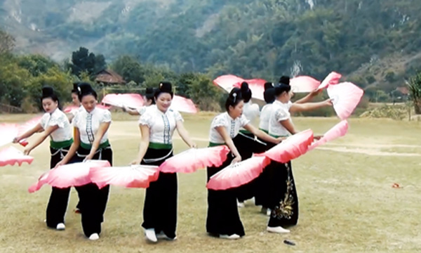 Danse Xoe de l'ethnie Thai