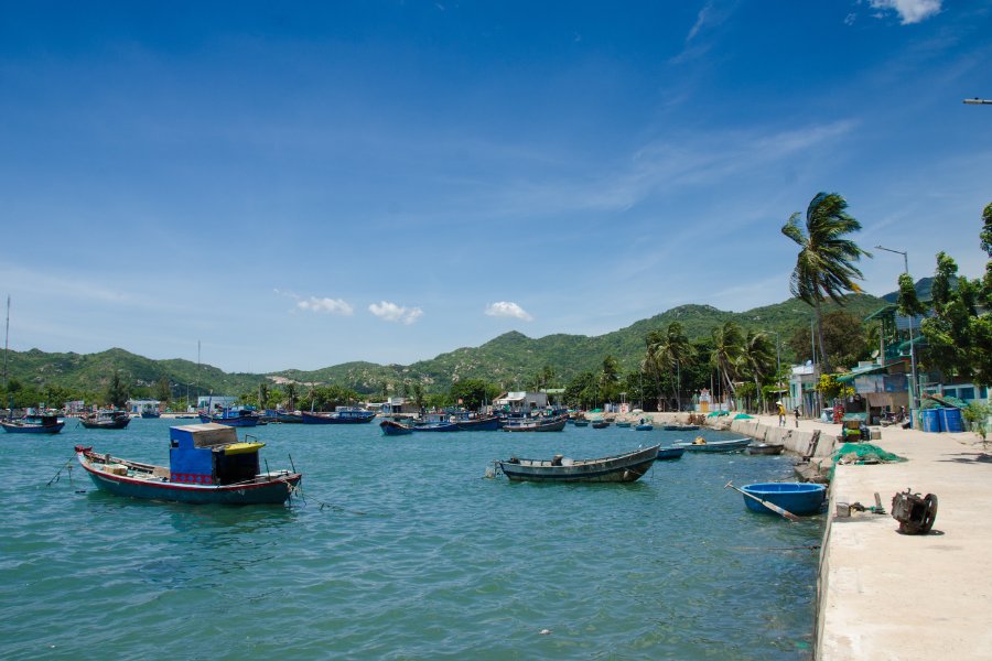 La Baie de Vinh Hy, une destination touristique attrayante à Ninh Thuan, maintenant à Khanh Hoa