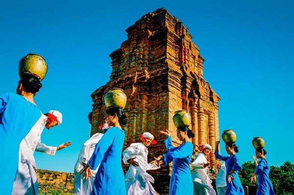 Fête de la Tour de la Dame Po Nagar à Nha Trang