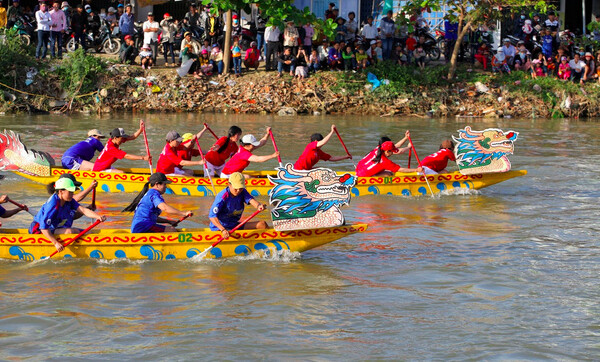 Festival de course de bateaux à Quy Nhon Vietnam