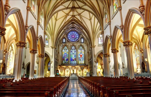 À l'intérieur de la Cathédrale Saint-Joseph