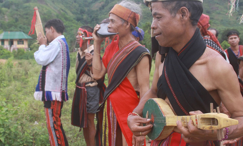 Instrucments de musique traditionnels des Bru