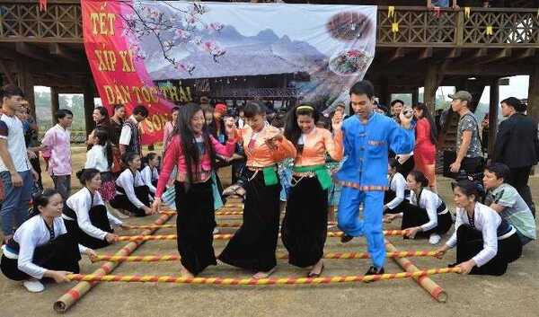 Jeu folklorique unique pour l'ethnie Thai