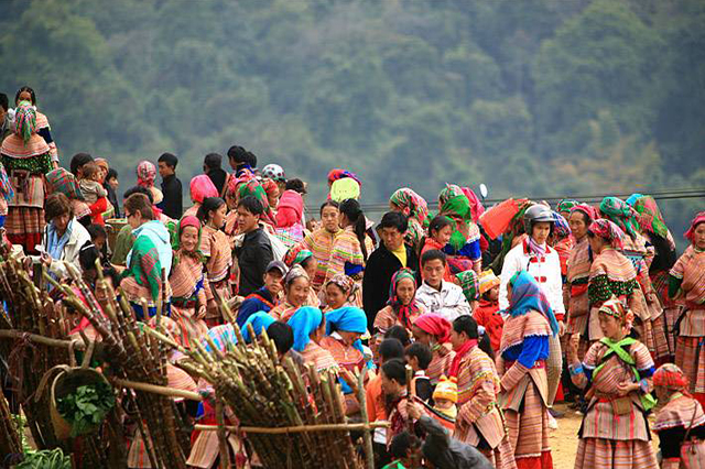 Marché ethnique de Lung Khau Nhin