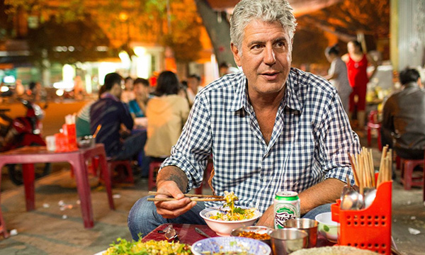 Le chef Anthony Bourdain est un fan de street food vietnamienne