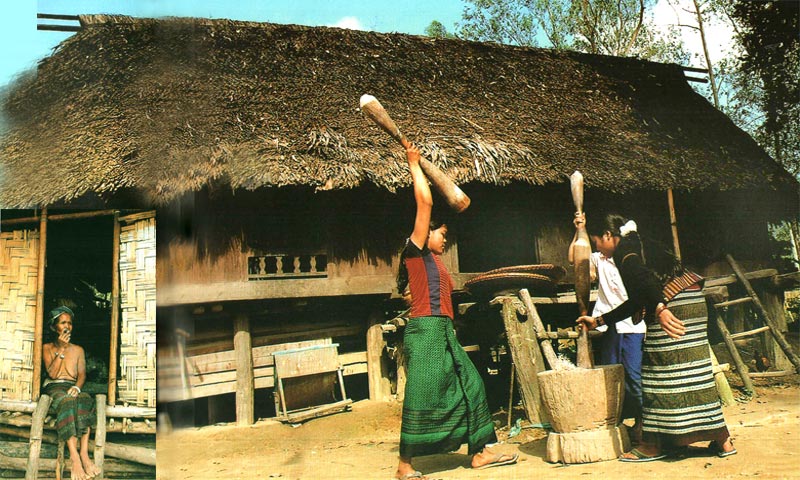 Maison sur pilotis du peuple Bru - Van Kieu