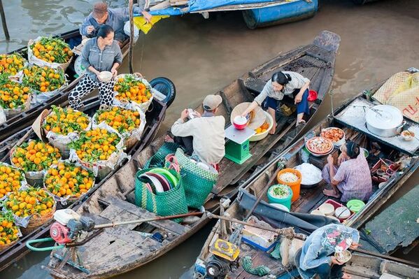 Les marchandise au marché flottant Nga Nam