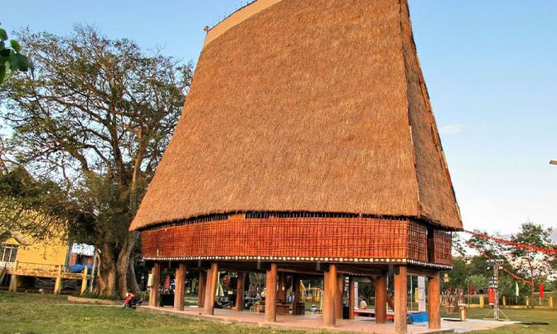 Maison commune Nha Rong