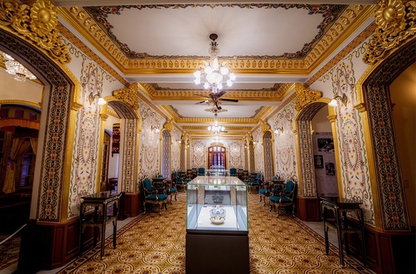 Mobilier intérieur du palais de Kien Trung