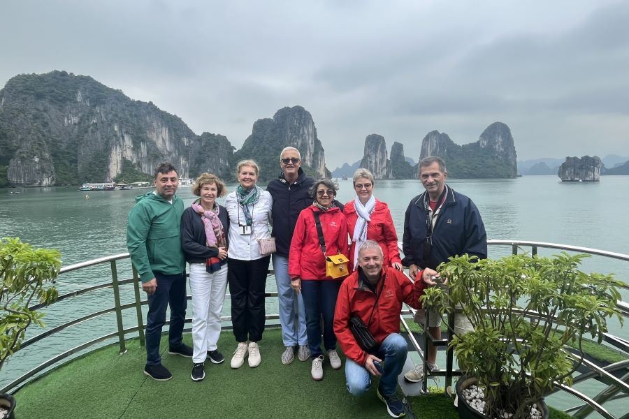 La baie d'Ha Long est un choix idéal pour une visite de 10 jours au Vietnam