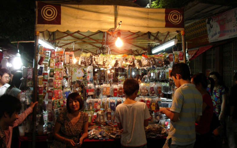Marche de nuit Linh Nam