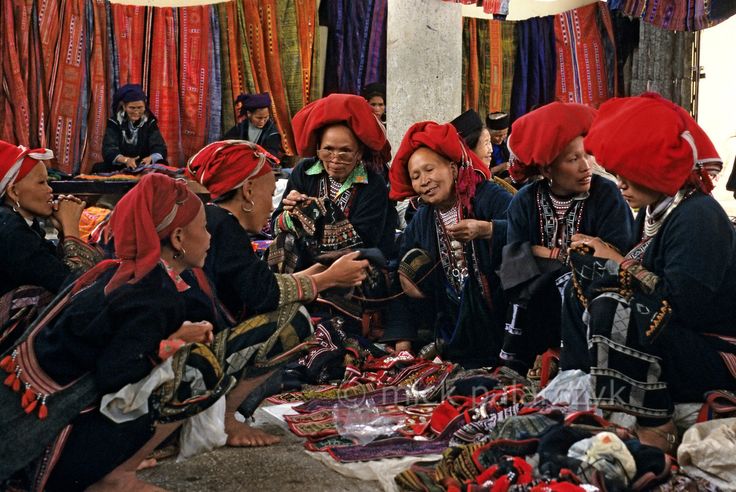 Marché de Bac Ha – là où culture et convivialité s’entrelacent au cœur de la montagne.