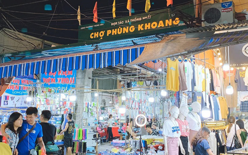 Marche de nuit Phung Khoang