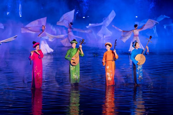 L'image a été inspirée par le poème Tranh To Nu de la poétesse Ho Xuan Huong.