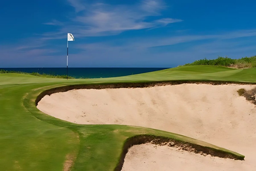 Le Dunes Course du BRG Đà Nẵng Golf Resort, destination phare du tourisme de golf au Vietnam.