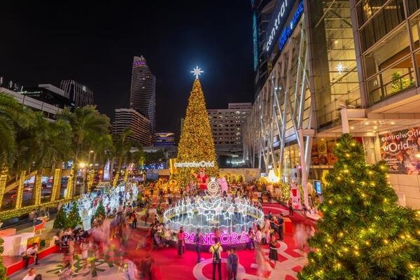 Bangkok, capitale de la Thaïlande, illuminée à l’occasion de Noël.