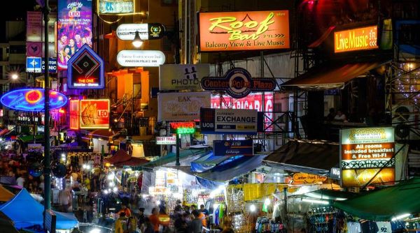 Vie nocturne animée à Bangkok