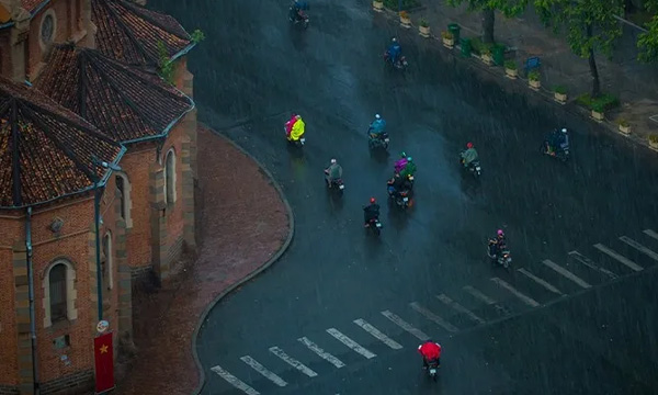Pluie soudaine à Ho Chi Minh Ville