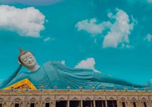 Pagode Som Rong qui abrite la plus grande statue de Bouddha couché du Vietnam