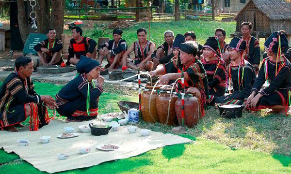 Rituels traditionnels du peuple Gia Rai