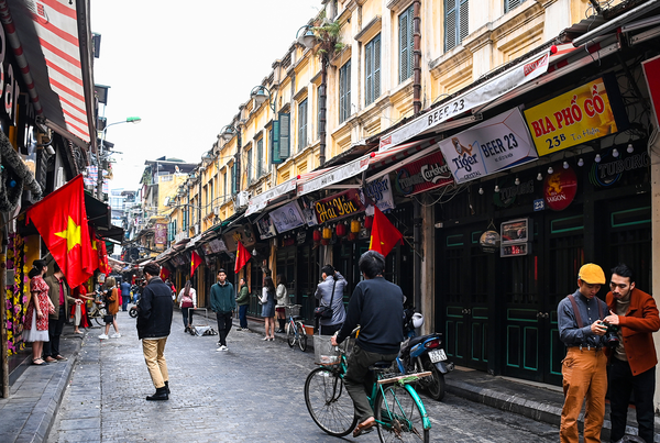 Vieille rue à la capitale du Vietnam