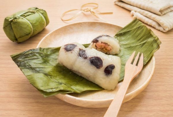 Rouleau de riz, banane et lait de coco – Khao Tom Mad