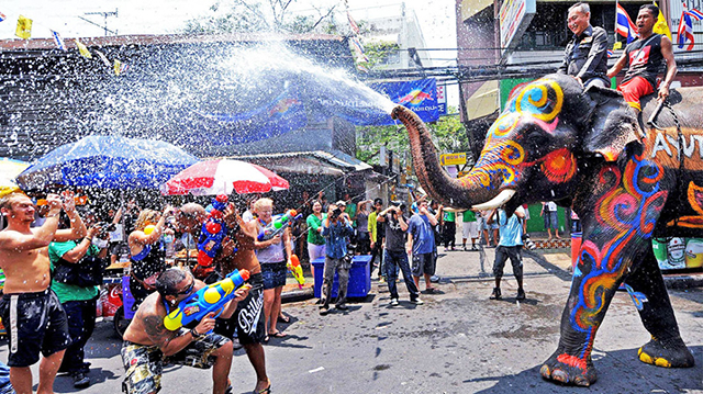 Festival de l'eau de Songkran en Thaïlande