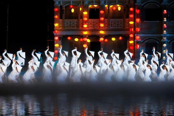 Une scène du spectacle Les Souvenirs de Hoian