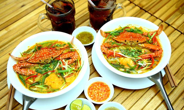 Soupe de nouilles épaisses au crabe Vung Tau