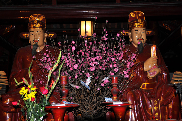 Deux statues de Confucius