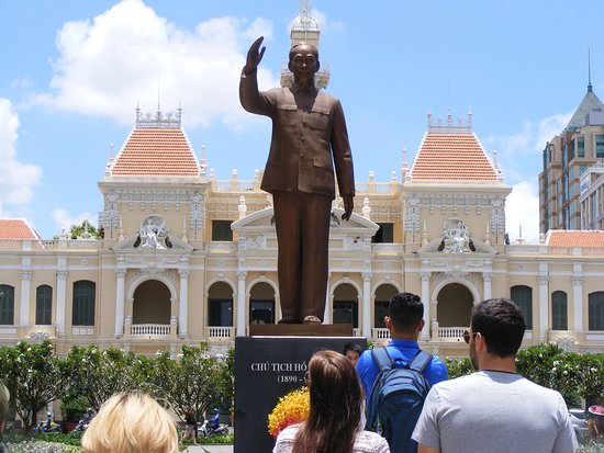 Statue du Président Ho Chi Minh