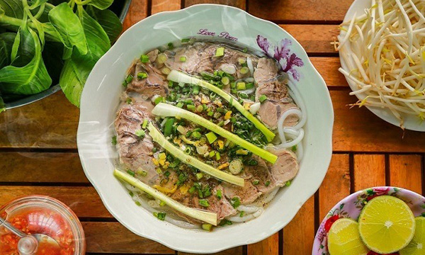 Soupe de nouilles épaisses Trang Bang