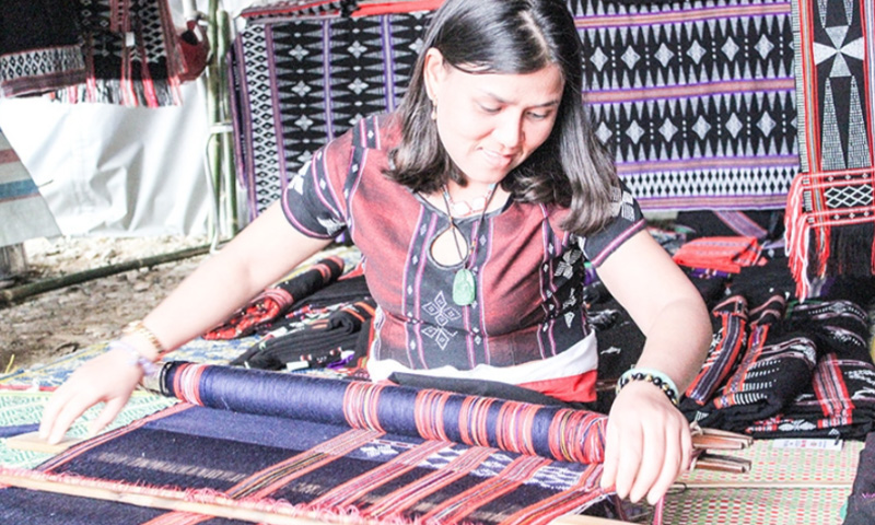 Tissage de brocart des Bru
