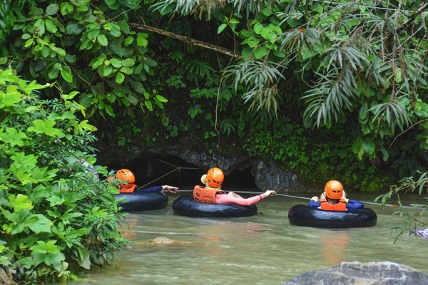 Tubing à Vang Vieng, au Laos